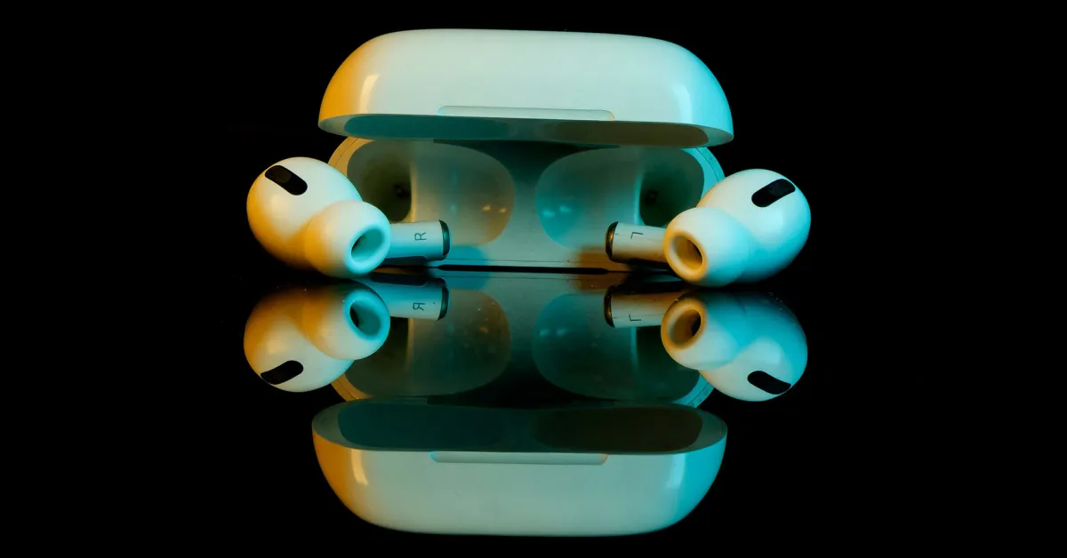 Le nuove cuffie AirPods con fotocamera intelligente: una funzionalità rivoluzionaria, ma saranno efficaci?