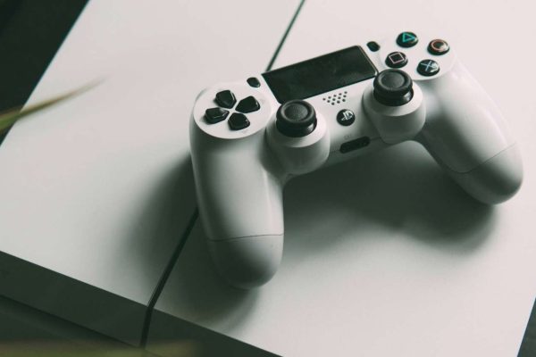 Sony annuncia la verifica online delle licenze di gioco
