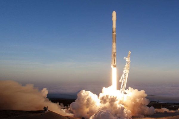 Un razzo Falcon 9 si prepara a impattare la Luna il 5 agosto