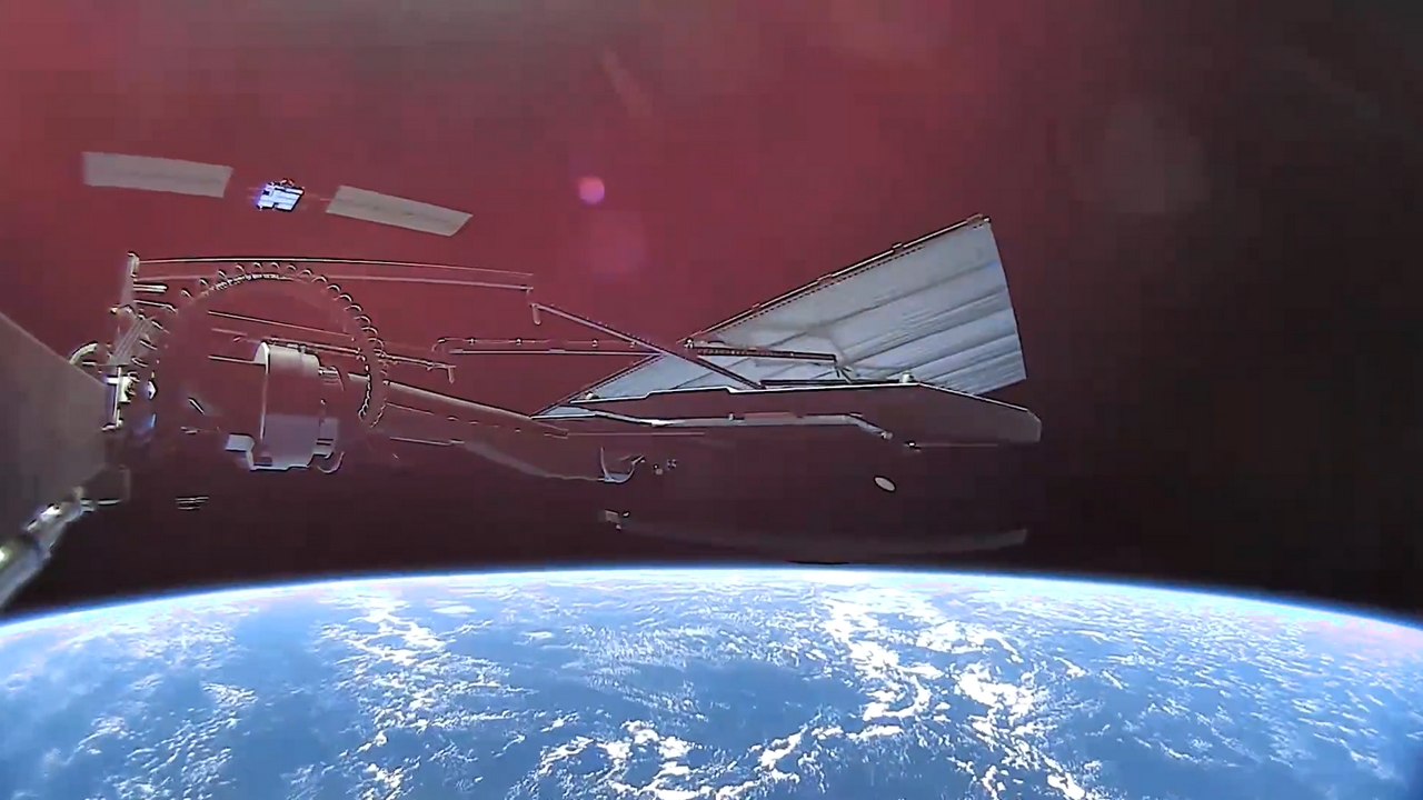 SpaceX: il video mozzafiato dei satelliti Starlink dallo Spazio che ha affascinato l’Italia