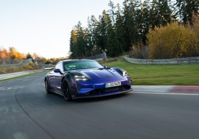 Taycan Turbo GT con Manthey Kit: Record Nordschleife per Berline Elettriche con 6:55.533