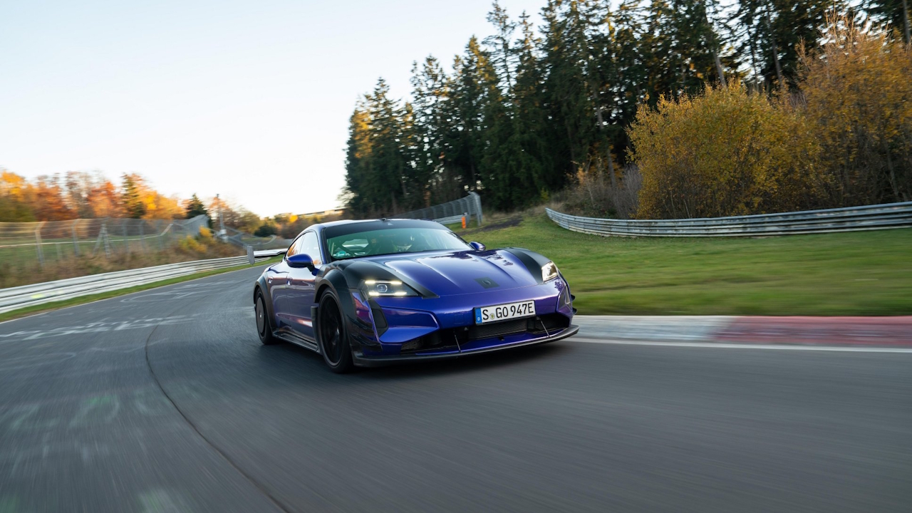 Taycan Turbo GT con Manthey Kit: Record Nordschleife per Berline Elettriche con 6:55.533
