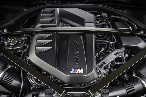 BMW resta fedele alle sue radici: i leggendari 6 cilindri della M in salvo!
