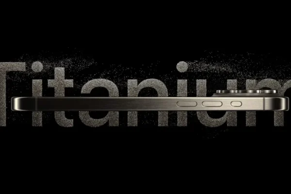 Apple potrebbe tornare a utilizzare il titanio al posto dell’alluminio nei futuri iPhone, secondo una fuga di notizie