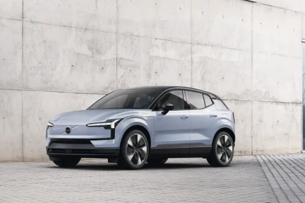 Volvo anticipa un nuovo EV accessibile per sostituire l’EX30 dismesso