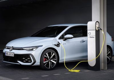 Volkswagen Golf Elettrica: Il CEO Rivela che il Lancio è Rimandato