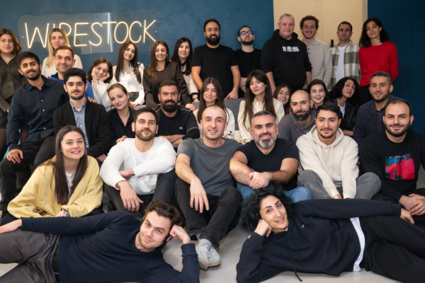 Wirestock raccoglie 23 milioni di dollari per fornire dati multimodali creativi ai laboratori di intelligenza artificiale