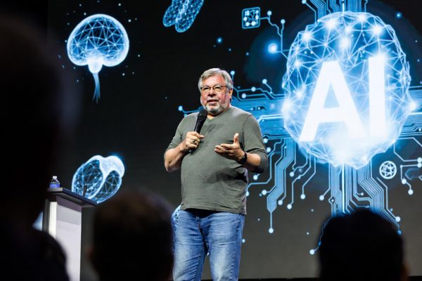 L’Intelligenza Autentica: L’IA Secondo Woz nel Discoro Rivoluzionario ai Neo-Laureati GVSU
