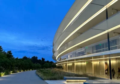 Apple richiede rimborsi tariffari e prolunga gli investimenti negli Stati Uniti