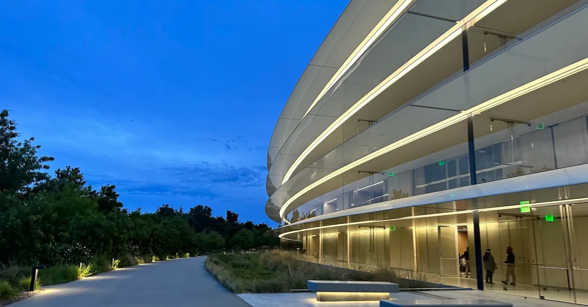 Apple richiede rimborsi tariffari e prolunga gli investimenti negli Stati Uniti