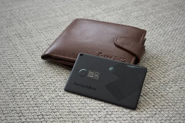 Recupera il tuo portafoglio smarrito con l’iPhone grazie alla SwitchBot Wallet Finder Card