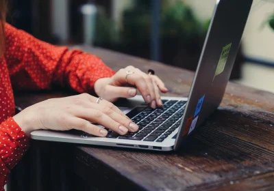 Guida pratica all’hosting web con Aruba: offerte complete a partire da 0,99 €/anno. Scopri le promozioni disponibili.