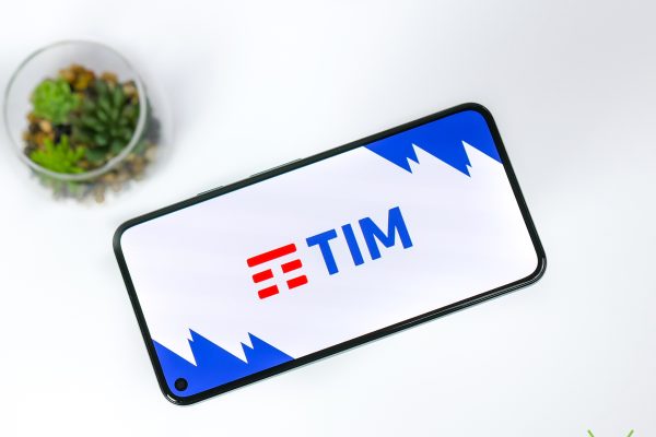 Aumenti TIM Mobile fino a 3 euro al mese