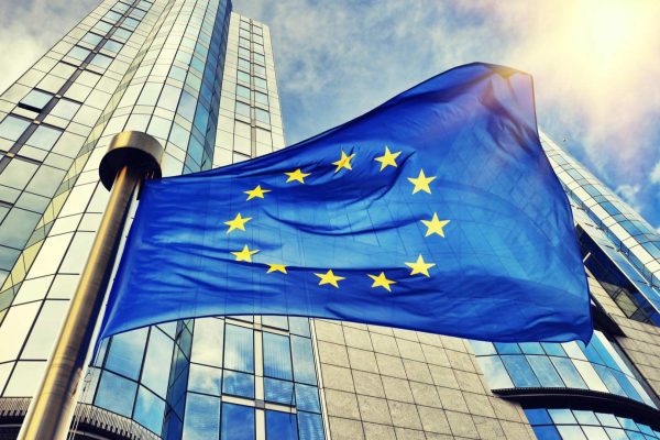 L’Intelligenza Artificiale di Google può mettere in pericolo i giornali? La risposta arriva dall’UE!