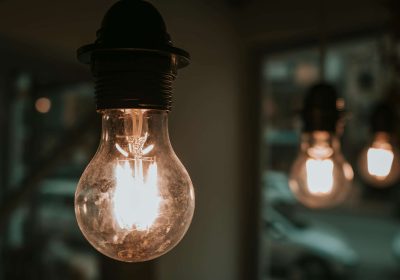 Bloccare il prezzo di luce e gas e risparmiare davvero