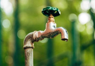 Reti obsolete e spreco d’acqua: il grave divario digitale che penalizza l’Italia