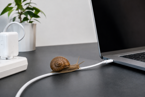 macOS 26: Scopri Come Verificare il Ricaricamento Lento del Tuo Mac!