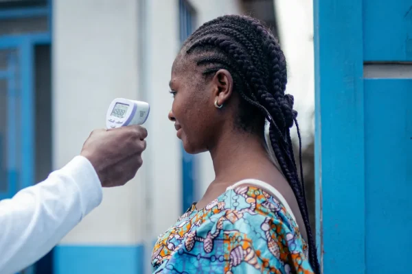 Ebola: le Unicità del Focolaio nella Repubblica Democratica del Congo e le Rivelazioni dell’OMS