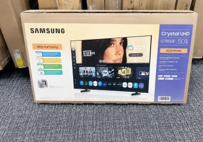 Dua Lipa chiede 15 milioni a Samsung per un’immagine su una TV: scopri il retroscena!
