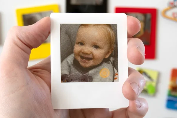 Polaroid digitali: il modo geniale per decorare il tuo frigo con ricordi indimenticabili