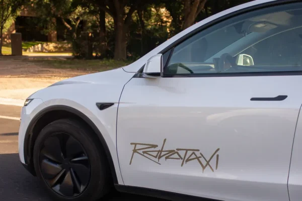 Tesla supera il limite di Musk per la guida “sicura e autonoma”