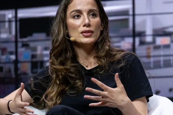 Mira Murati svela in tribunale: la mancanza di fiducia nelle parole di Sam Altman