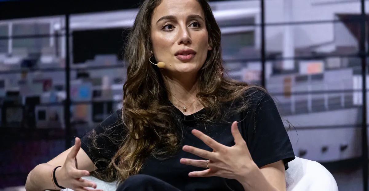 Mira Murati svela in tribunale: la mancanza di fiducia nelle parole di Sam Altman