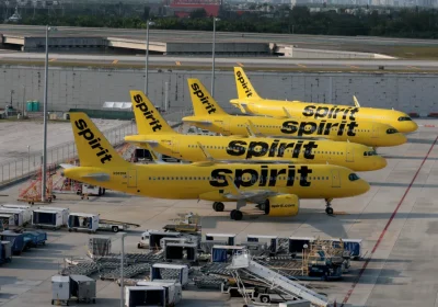 Spirit Airlines chiude improvvisamente, migliaia di voli cancellati in una notte