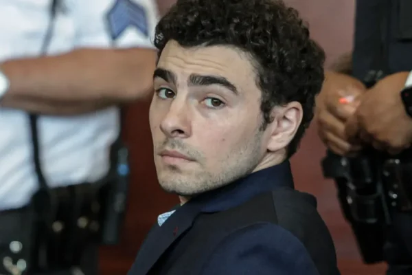 I sostenitori di Luigi Mangione tornano in tribunale, questa volta con accrediti per la stampa