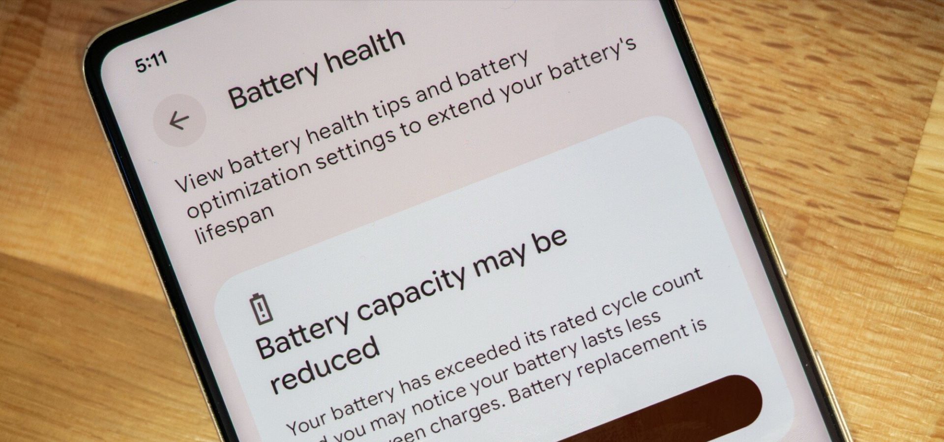 La risposta al problema della batteria Pixel deve essere un avvertimento per Google