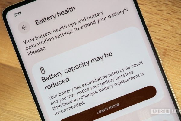 La risposta al problema della batteria Pixel deve essere un avvertimento per Google