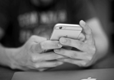 iPhone 19 Pro: Apple introduce un display curvo sui lati?