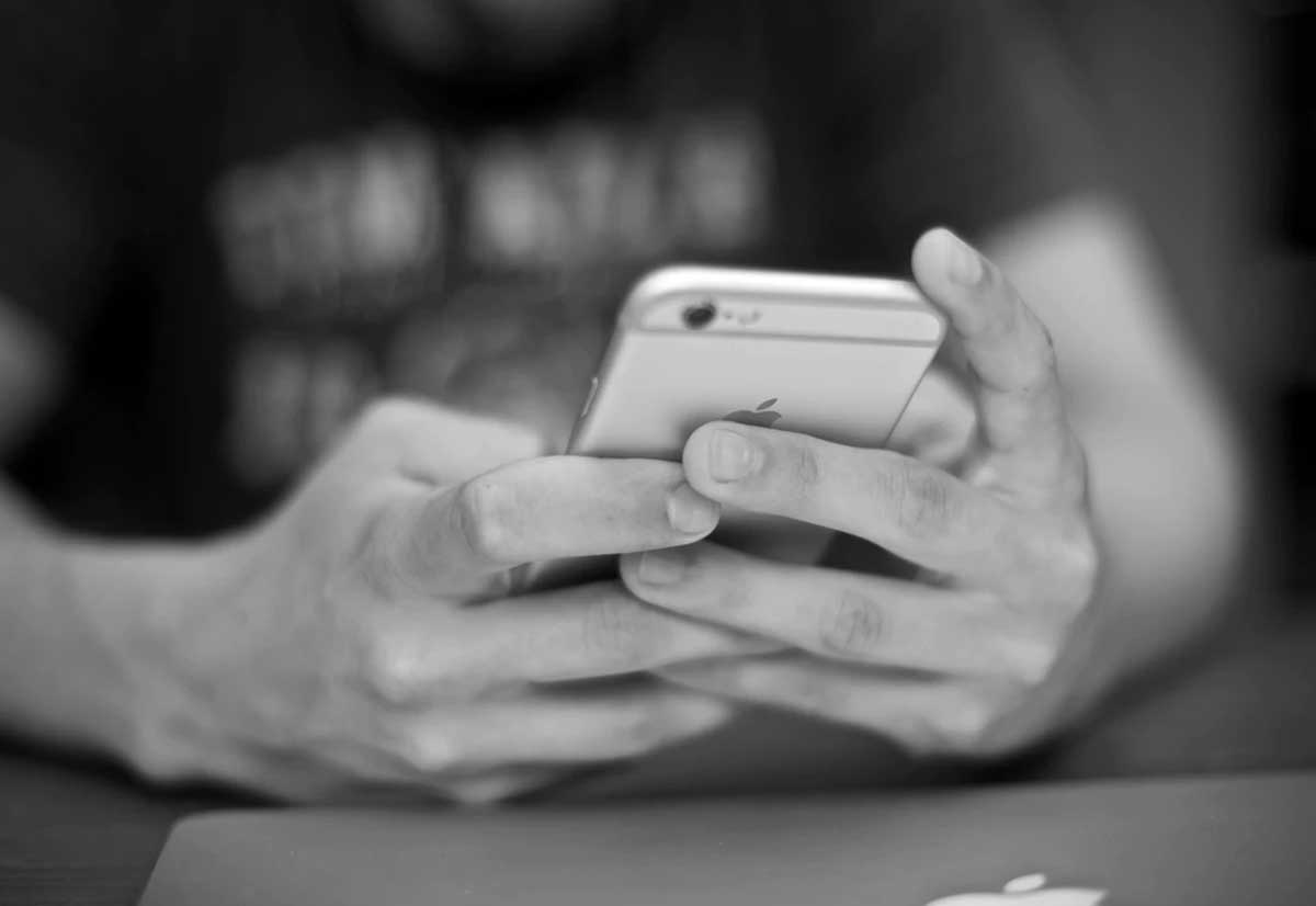 iPhone 19 Pro: Apple introduce un display curvo sui lati?