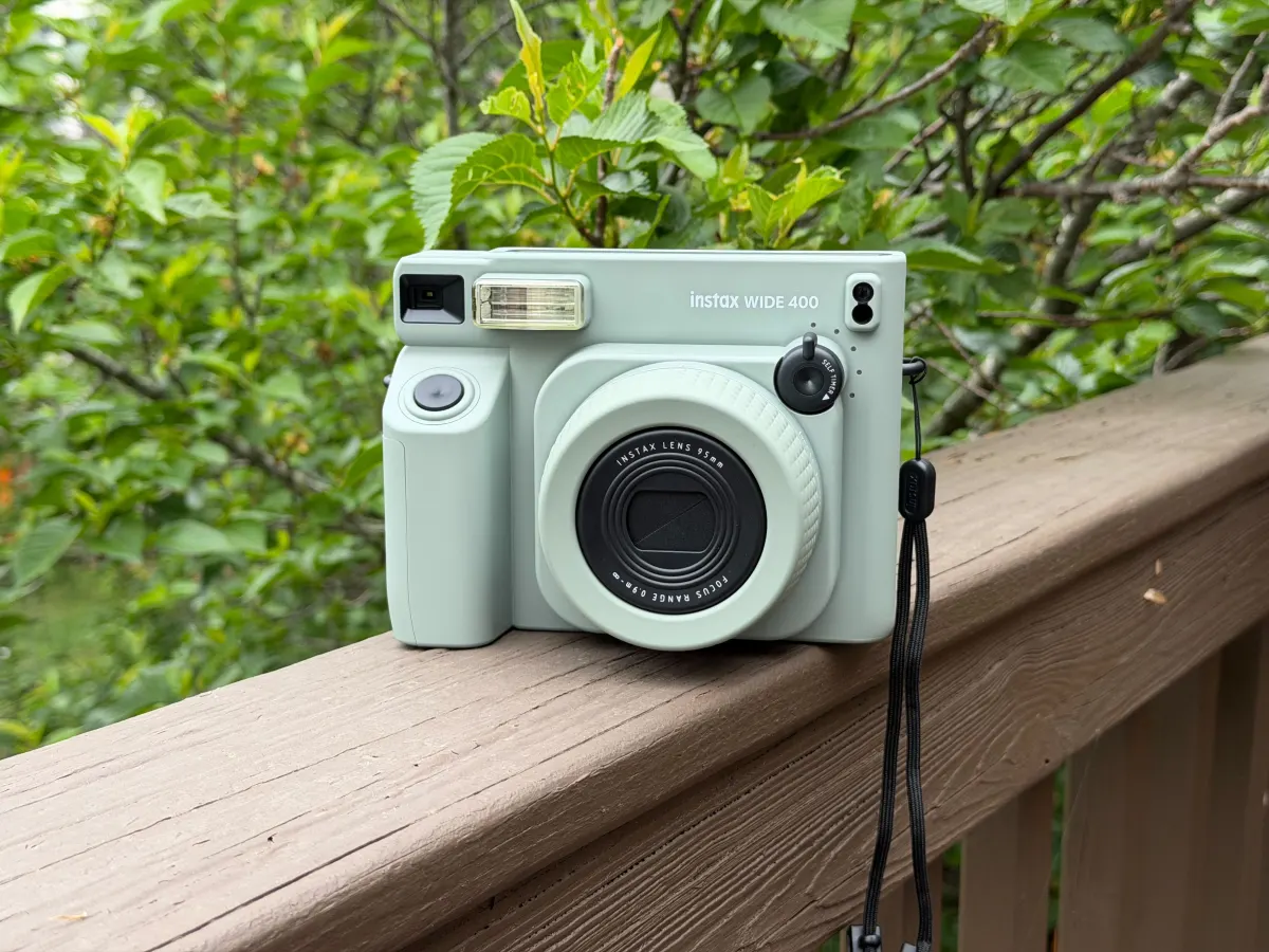 L’Instax Wide 400: La Nuova Era della Fotografia Istantanea Semplice e Creativa