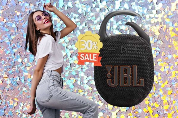 JBL Clip 5: speaker Bluetooth impermeabile con 12 ore di audio e sconto del 30%!