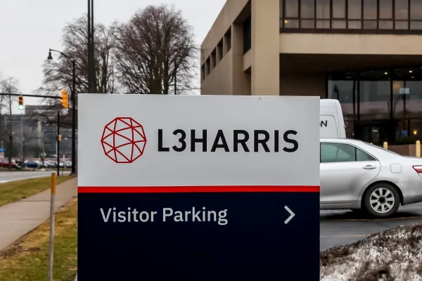 Contraente della difesa USA condannato a risarcire 10 milioni ai ex datori di lavoro per la vendita di strumenti di hacking a un broker russo