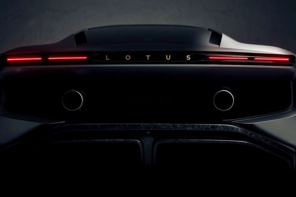 Lotus Ritorna ai Motori Endotermici: Una Sconfitta per le Auto Elettriche?