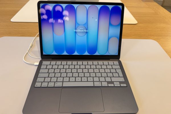Microsoft finanzia uno studio per dimostrare la superiorità dei portatili Windows rispetto ai MacBook Neo