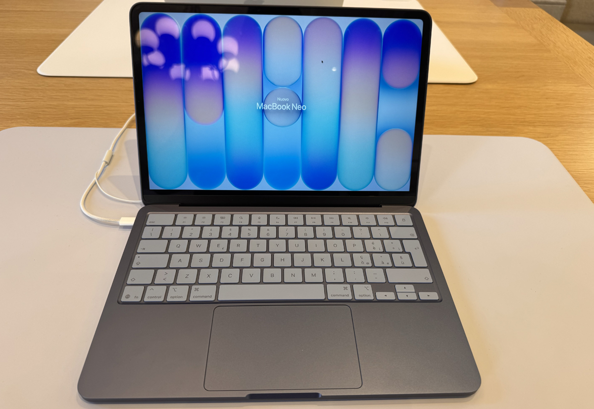 Microsoft finanzia uno studio per dimostrare la superiorità dei portatili Windows rispetto ai MacBook Neo