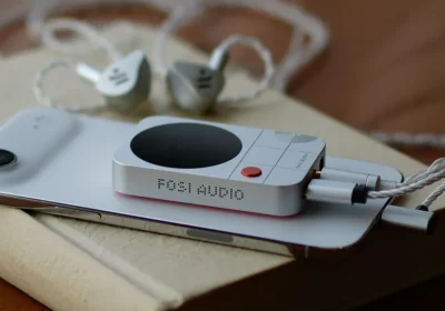 Amplificatore per cuffie magnetico: DAC e display direttamente sul retro del tuo iPhone!