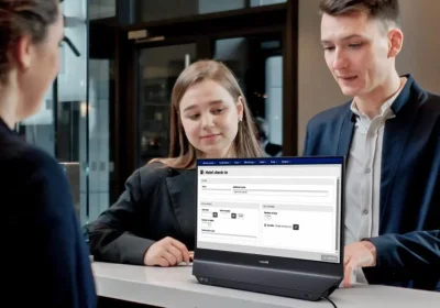 Il nuovo display Philips con schermo su entrambi i lati