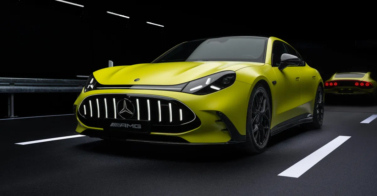 La nuova Mercedes AMG GT quattro porte elettrica accelera da 0 a 100 km/h in soli 2 secondi!