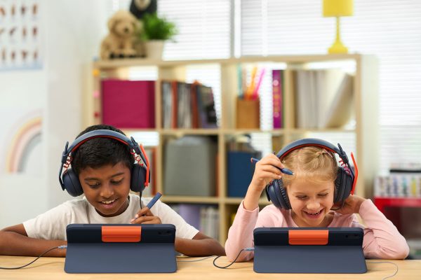 Logitech presenta Rugged Combo 4C e Combo 4C Touch: custodie iPad con tastiera ideali per le scuole