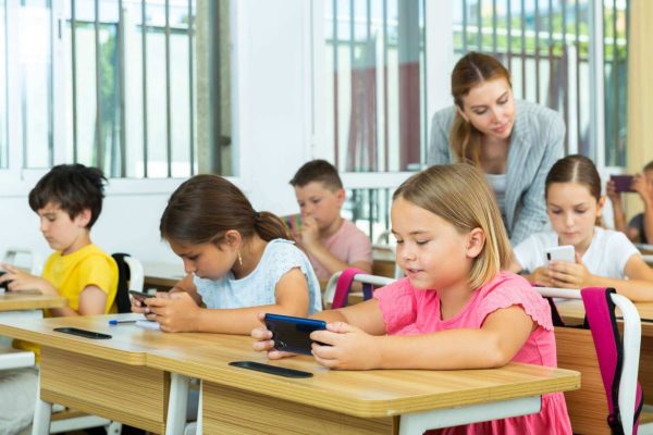 Crescita Digitale: Guida all’Accompagnamento dei Bambini nei Primi Anni