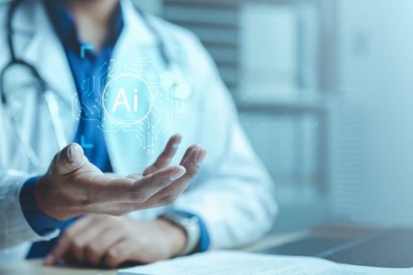 Sei medici su dieci adottano l’AI: senza regole è un rischio da non sottovalutare