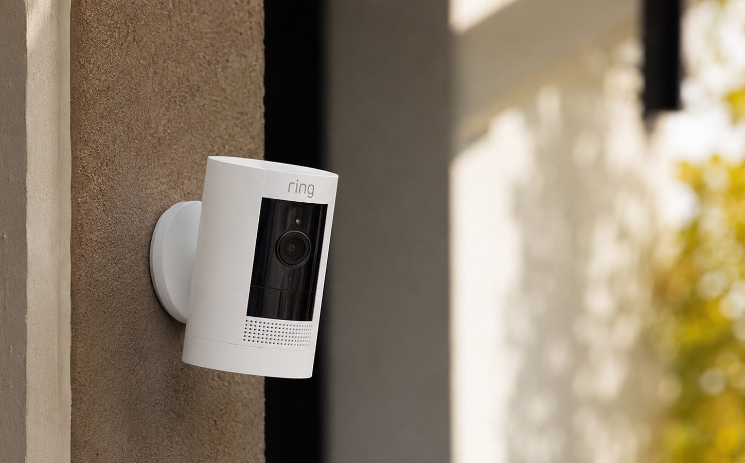 Ring Stick Up Cam a 49 euro: videocamera wireless senza installazione fissa