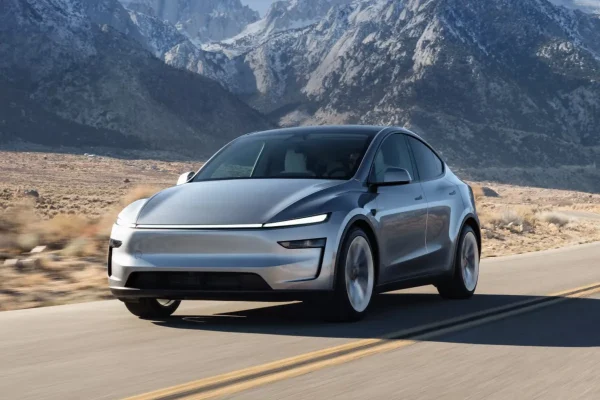 Tesla Model Y: La Prima Auto a Raggiungere i Nuovi Standard di Sicurezza per l’Assistenza alla Guida negli USA
