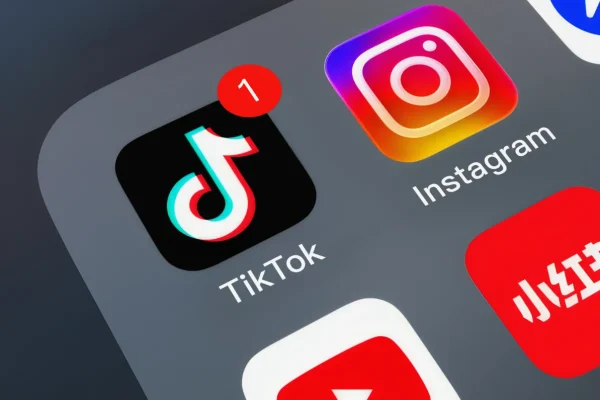 Il nuovo ‘Campus Hub’ di TikTok: chat e feed per gruppi universitari!