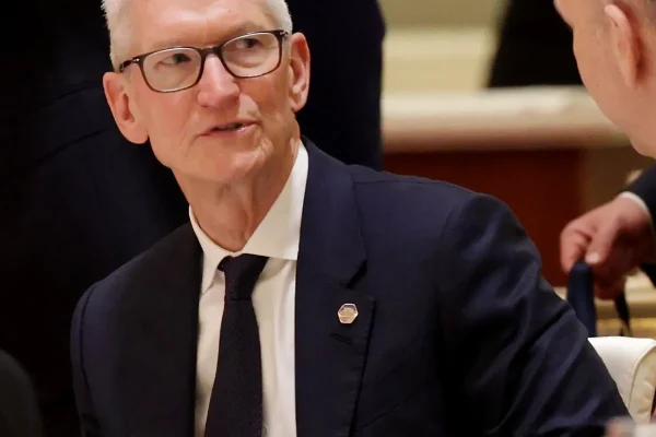 Viaggiatori su Air Force One: gettati doni, spille e telefoni usa e getta dopo il viaggio in Cina