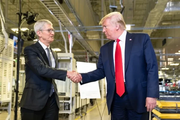Trump pronto ad invitare Tim Cook e altri CEO per il viaggio in Cina